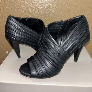 VINCE CAMUTO leather ruched bootie